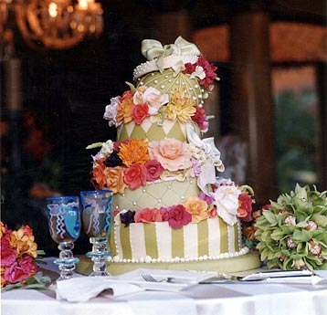 topsy-turvy-wed-cake.jpg